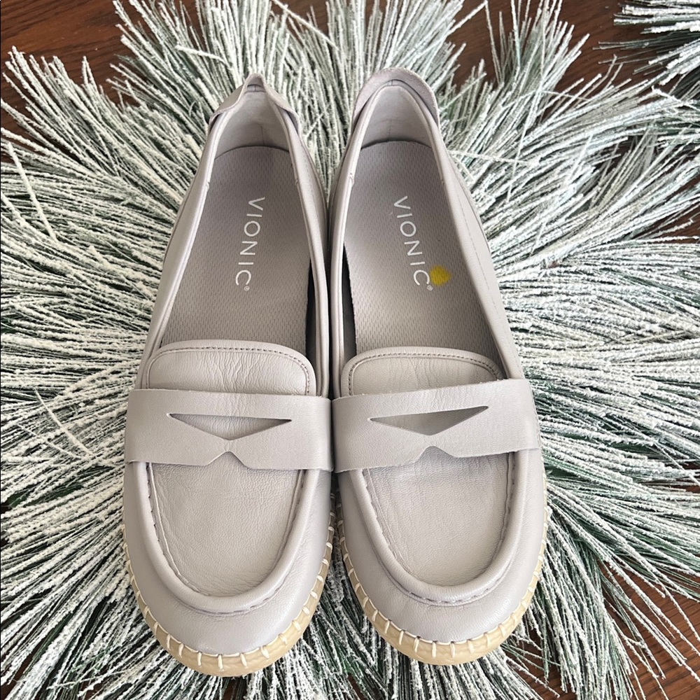 Vionic Women's Light Gray Loafers